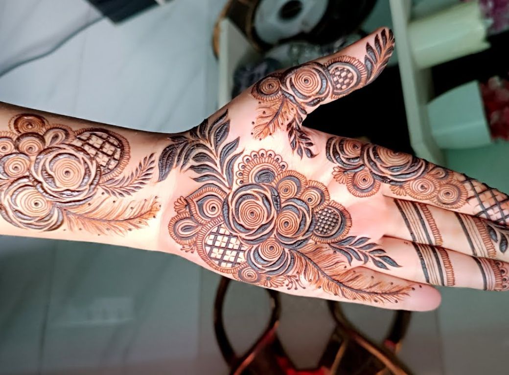 Front Hand Dubai Mehndi Design