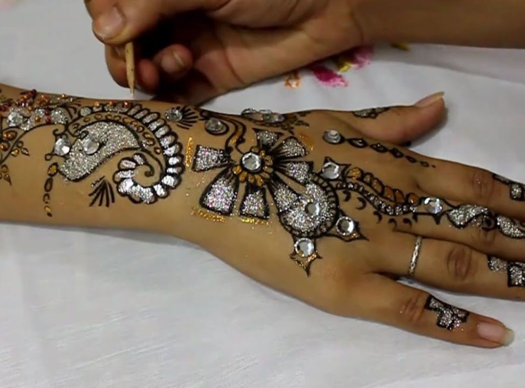 Glitter And Shimmer Mehndi Designs