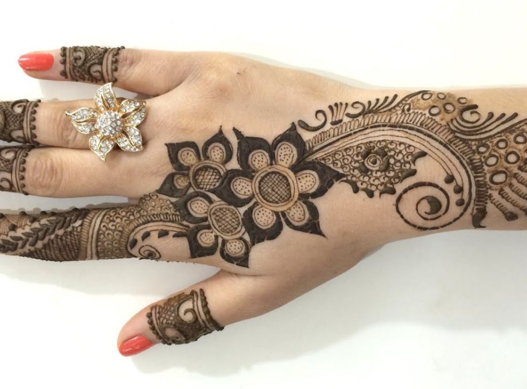 Rajasthani Mehndi Design With Lotus Flower