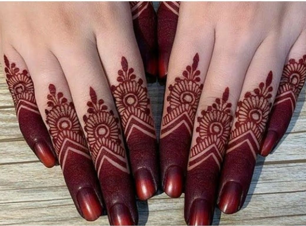 Royal Finger Mehndi Design